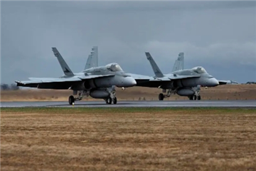 F-18红海“坠落” 美军:友军误击!胡塞武装:我打的!(图)