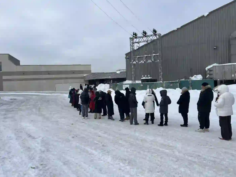 大批华人寒风排队2小时 1秒扫空货架+险些开打(图)