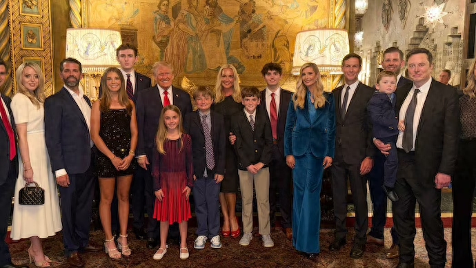 “死对头”赢了 佩洛西泪水打转:我不愿谈到特朗普(图)