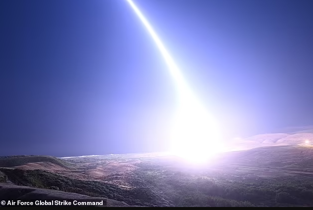 大选投票后数小时,美国进行高超音速核导弹试射(组图)