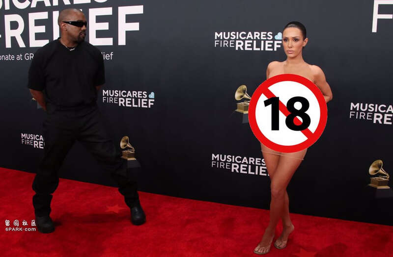 侃爷辣妻走葛莱美奖红毯 皮草一脱「三点全露」(组图)