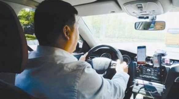 媒体:网约车空驶率超45%,塘底挤满了失落的中产(图)