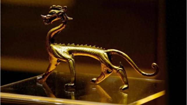 博物馆里“中华第一龙” 发现时被误认为是铁钩(组图)
