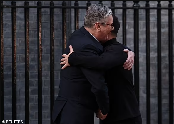英国首相会见泽连斯基 愿当和事佬 恢复美乌关系(图)