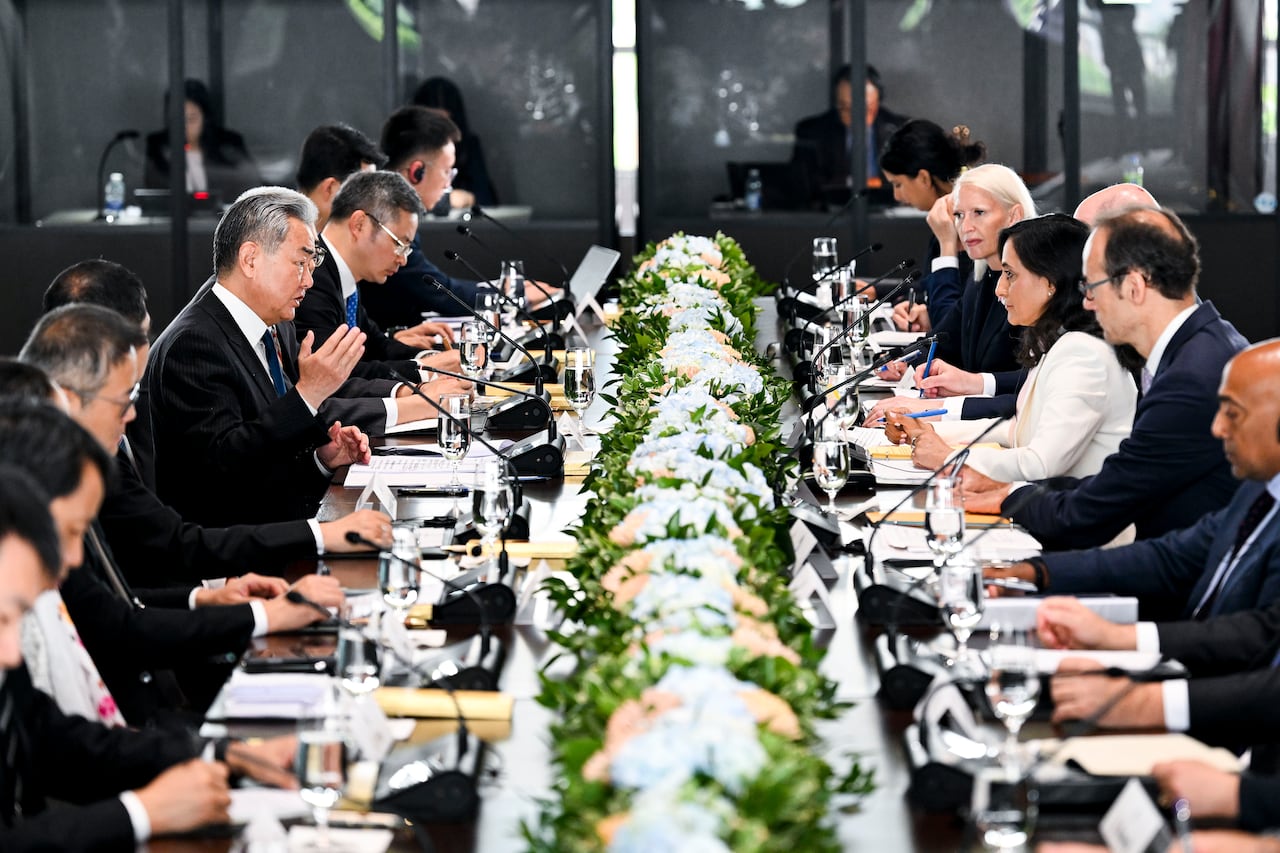 阿南德告诉中国部长，加拿大致力于深化与中国的关系