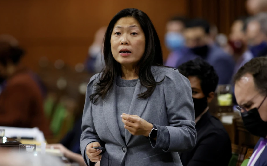 加拿大高官称正考虑是否跟随美国提高对中国电动汽车关税，中方此前已表态 ...