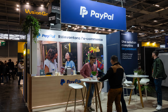艾万特国际与 Stripe 在 7 月给出每股 60.50 美元的收购报价，对应 PayPal 整体估值约 530 亿美元。