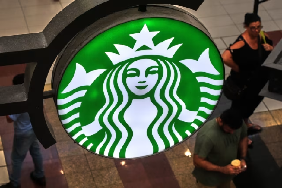 星巴克计划本周在北美关闭约 250 家经营不善的咖啡店，精简业务，提升运营盈利能力。