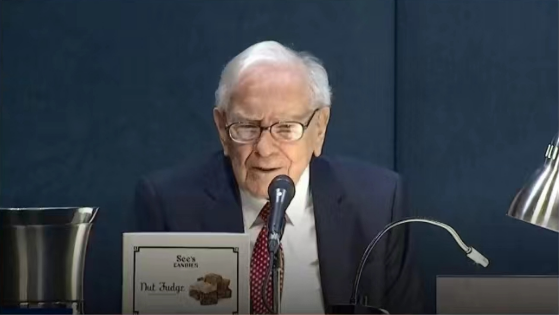 巴菲特回应是否继续投资中国，透露芒格曾为买比亚迪拍桌子 ...