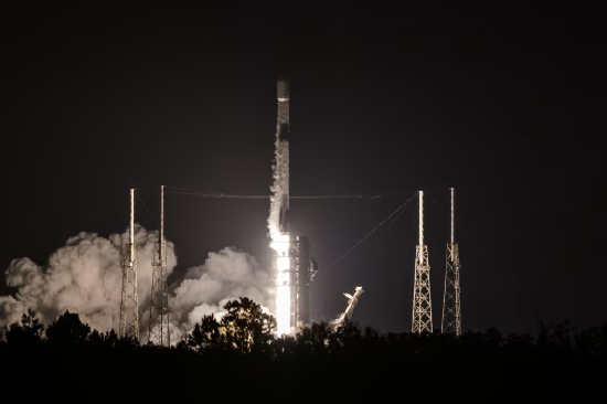 2026 年 7 月 14 日，SpaceX 猎鹰 9 号火箭从佛罗里达州卡纳维拉尔角太空军基地升空。