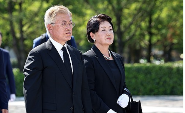 韩检方调查文在寅夫妇银行账户，共同民主党27名议员发联名声明：明显的政治报复，应立 ...