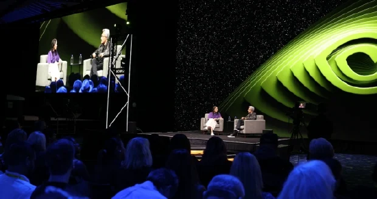 英伟达首席执行官：每个人都会有一个人工智能助手 它将改变每一项工作 ...