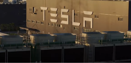 因全球IT中断，特斯拉暂停了部分生产线