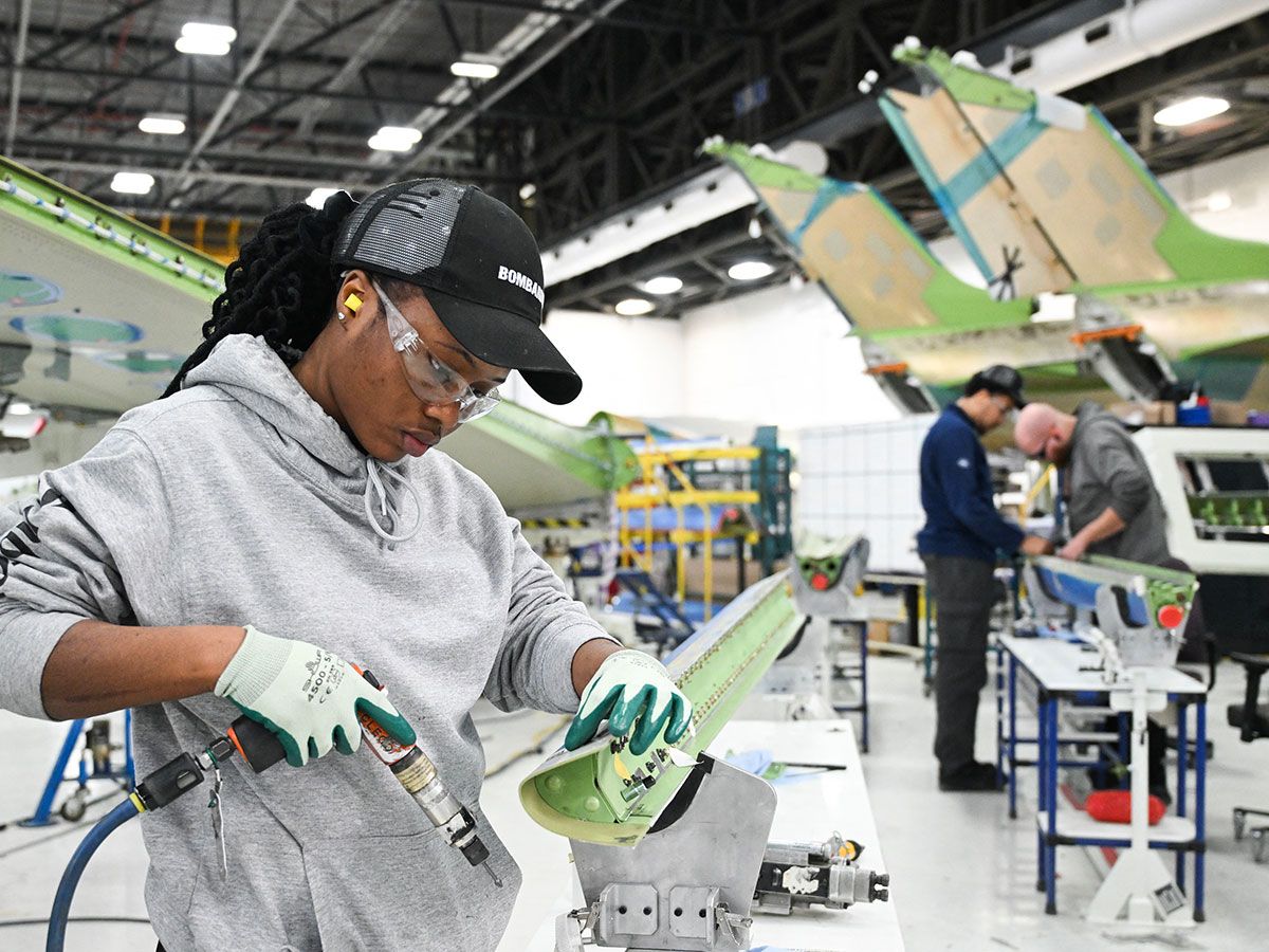 Canada likely dodged recession as manufacturing regains momentum