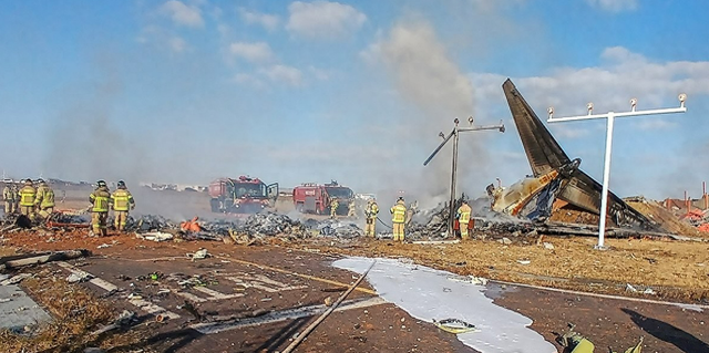外媒：波音称正就韩国客机碰撞起火事故与济州航空保持联系，向遇难者家属表示慰问 ...