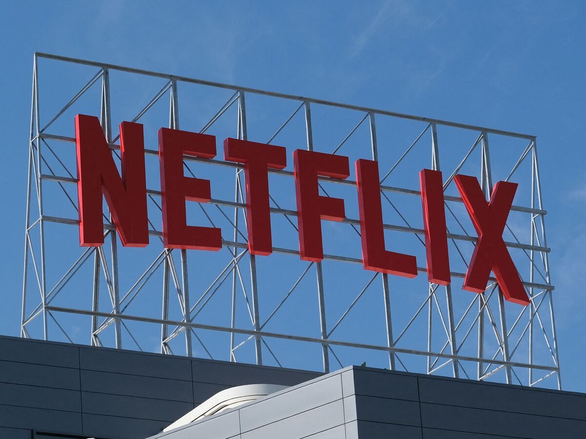 随着合并悬而未决，Netflix 的盈利让人们重新关注基本面