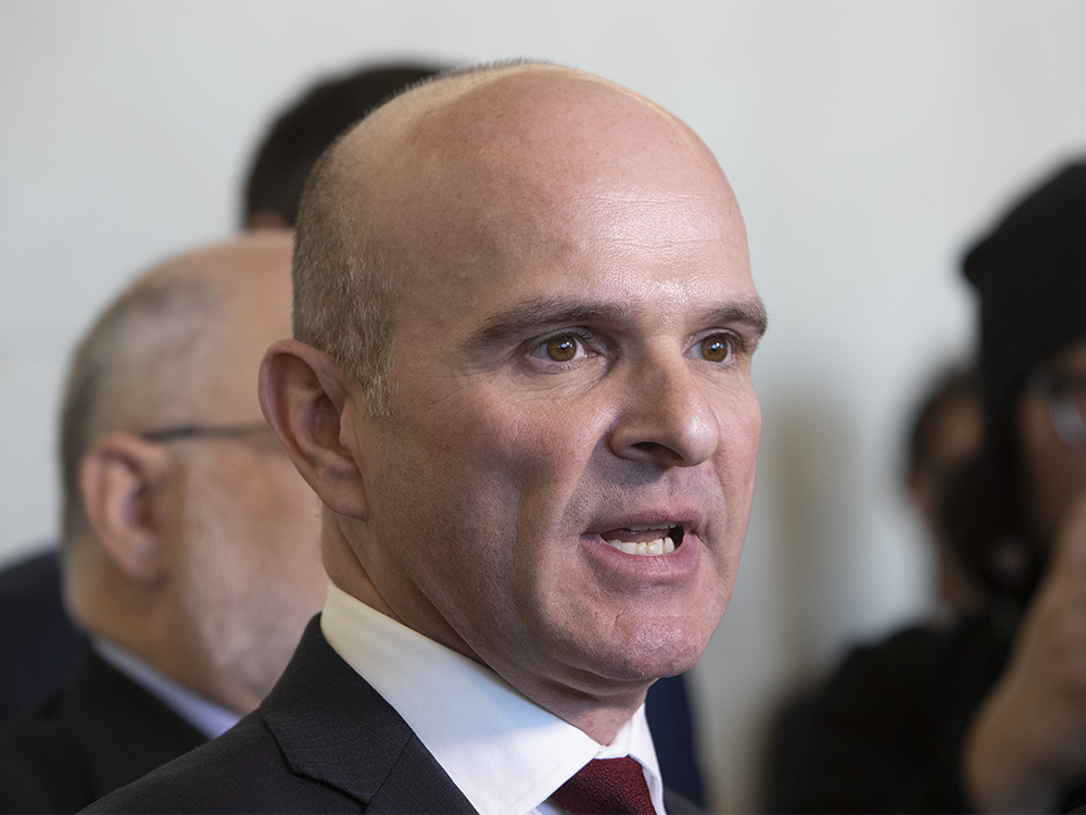 特鲁多部长考虑禁止某些行业使用外国工人计划