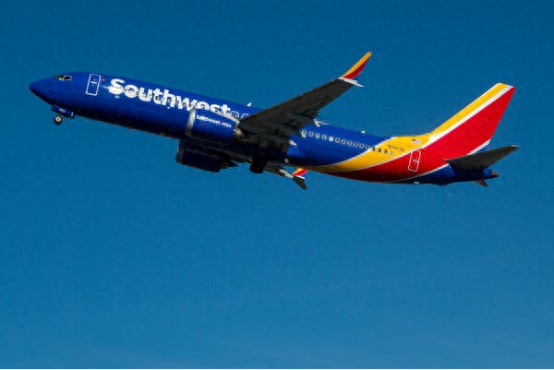 美媒：美西南航空一架波音737 Max 8型客机在高空发生“荷兰滚”现象 ...