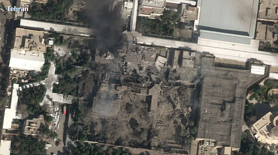 卫星图像：哈梅内伊官邸内多栋建筑遭严重损毁