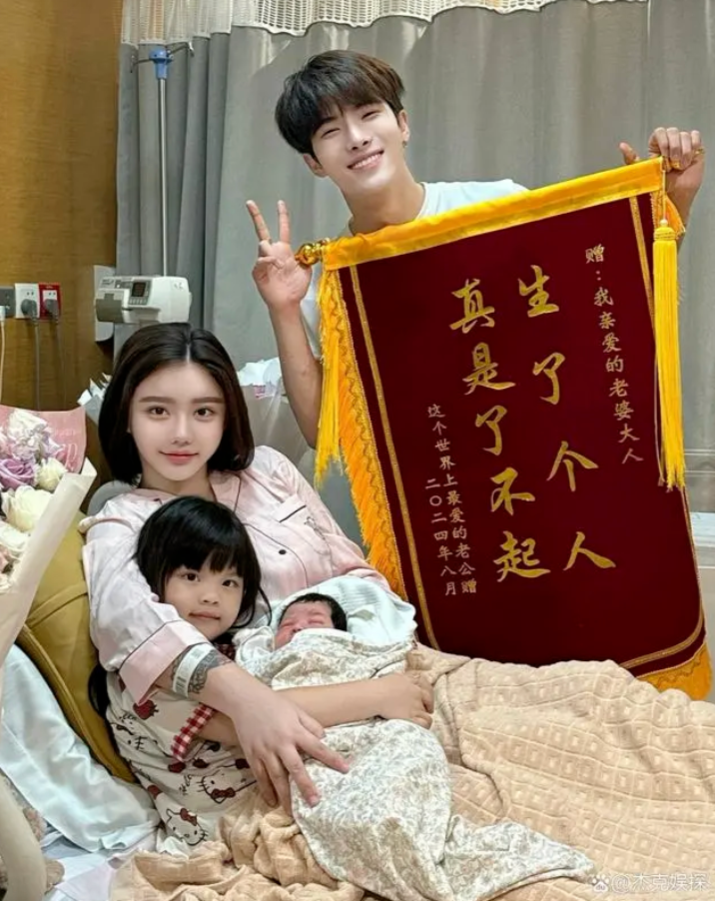 25岁、结婚4次、年入千万…失控的韩安冉在直播(组图)