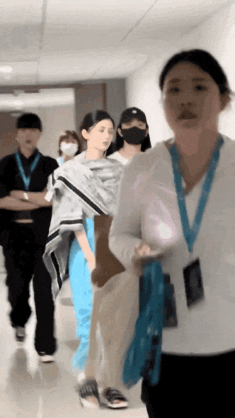 央视配合周也演戏?知情人:李冰冰给领导打了电话(图)