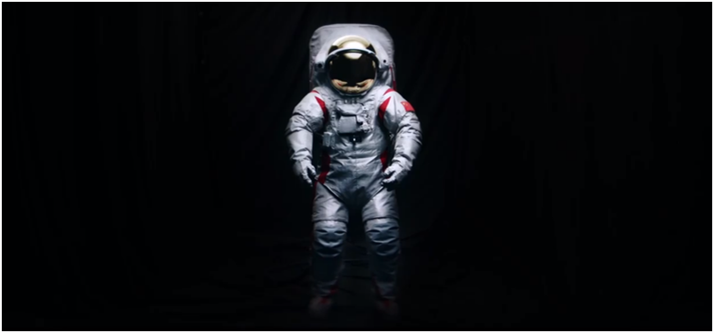 加拿大退役宇航员分享中国登月服 马斯克转发吐槽美国