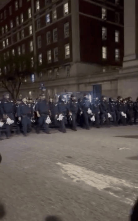 纽约警方冲进哥大逮捕学生 美国又一次爆发学潮?(图)