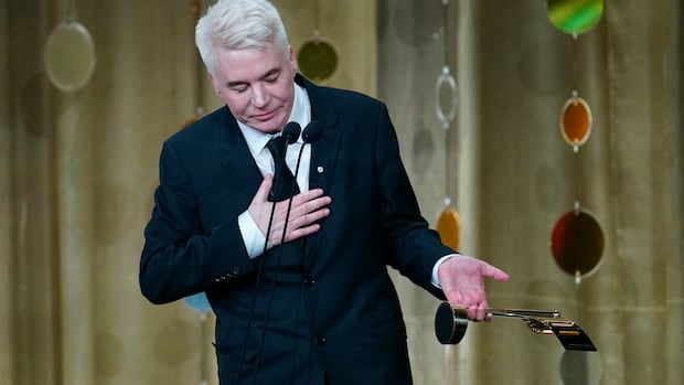 迈克·迈尔斯 (Mike Myers) 在多伦多接受银幕奖时对加拿大说：“没有你，我简直一无是 ...