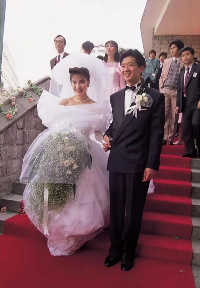 捧红杨紫琼却离婚收场 传奇影视大佬摊上事 儿子接班?