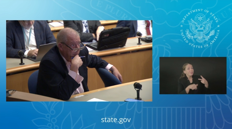 “以军炸整个村还不明显?”他演上了:不知里面有啥(图)