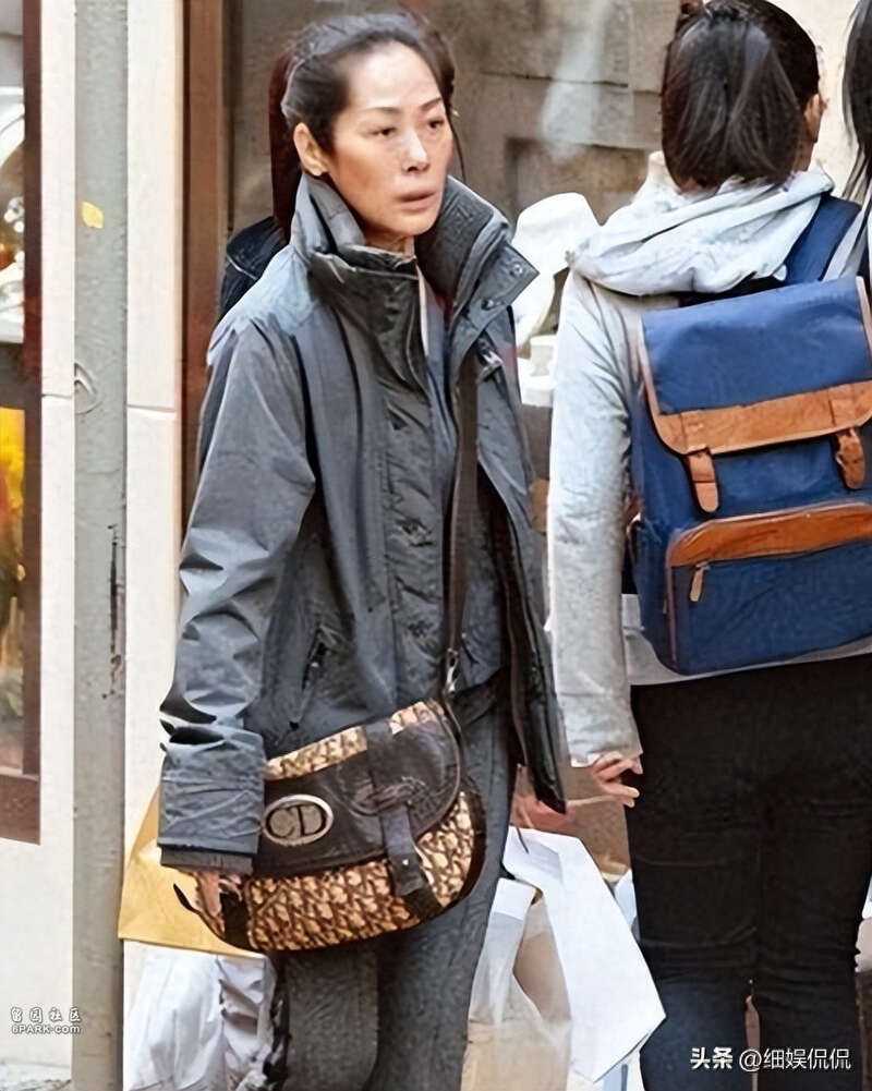 关淑怡被曝街头翻垃圾桶?曾经碾压王菲(组图)