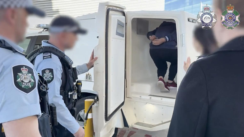澳洲昆士兰州警察局和澳洲联邦警察机构公布逮捕该男子过程影片。（取材自澳洲国家反贪...