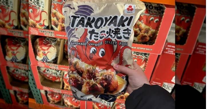 別踩雷！Costco販售冷凍章魚燒竟，讓試吃員「吐回紙杯」。（擷取自Mashed）