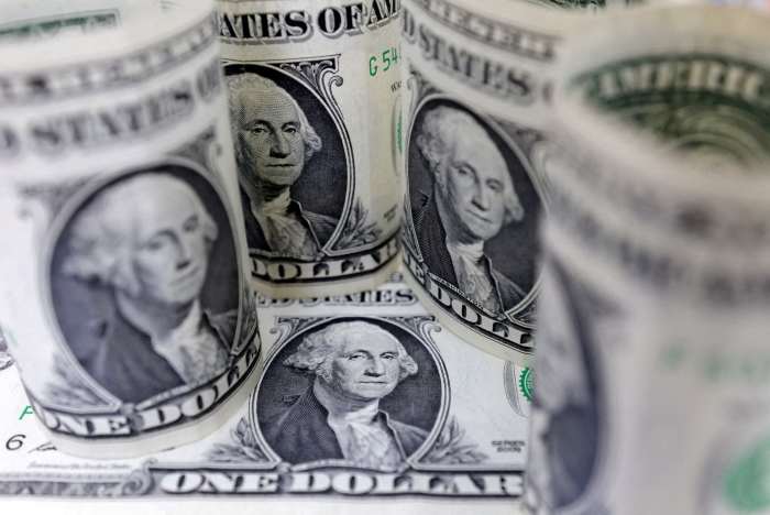 美元跌至三年低点，或因降息压力加大而进一步下跌- WSJ