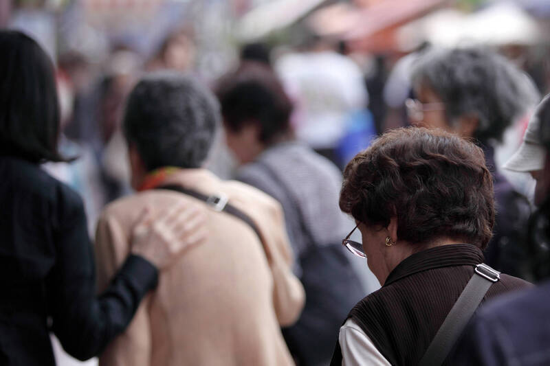 避开老后贫困！退休族最后悔「没做」的5件事。 （示意图，彭博）