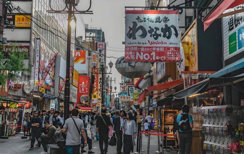 日媒调查，越会存钱的人越少买「塑胶雨伞」，以数据揭存钱族漏财小习惯。 （撷取自社群平台）