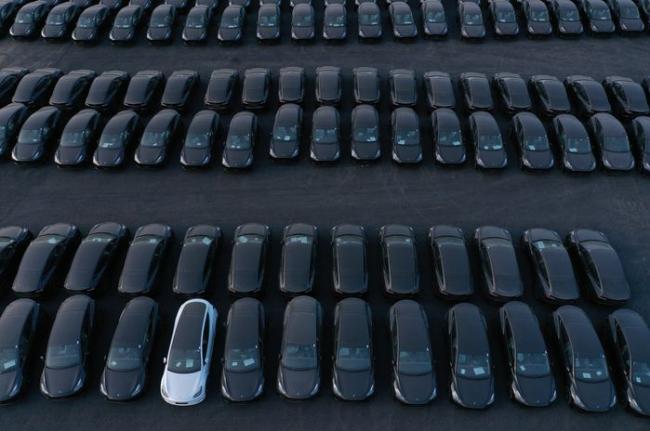 特斯拉如何从一车难求落到为卖车发愁？