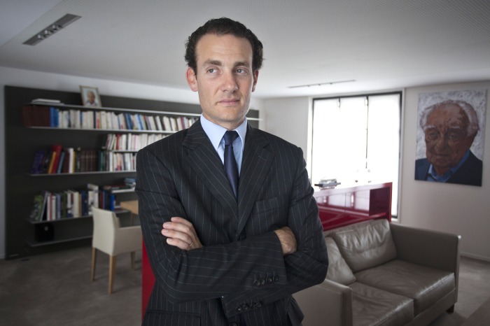 2018年，亚历山大·德·罗斯柴尔德从父亲手中接过Rothschild & Co.银行的帅印。