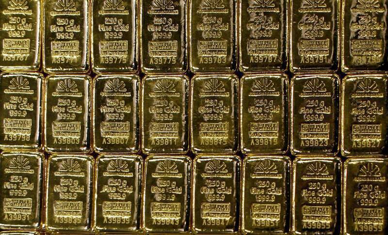 黄金没救了？ 3只黑天鹅突袭，金价狂泻回测4000美元关卡。 （路透）