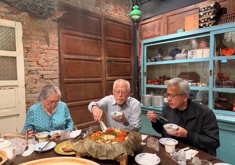 黄仁勋背后那些镜头拍不到的底蕴