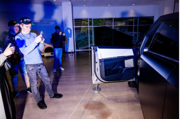 特斯拉如何从一车难求落到为卖车发愁？