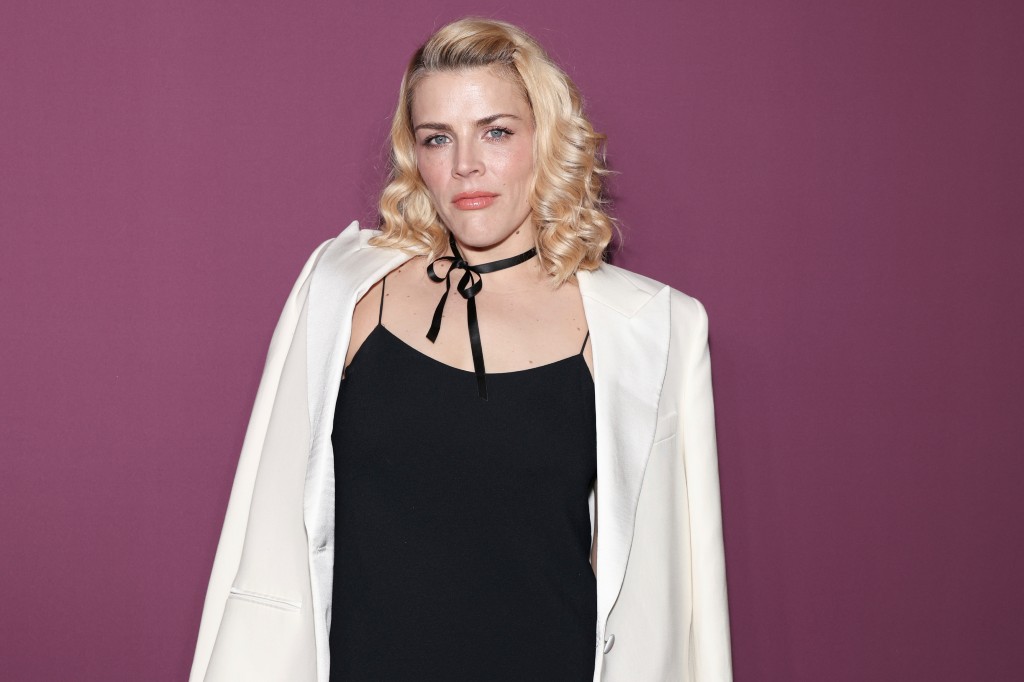 好莱坞女星Busy Philipps罕见脑瘤病情公开：感恩仍在世（配图1）