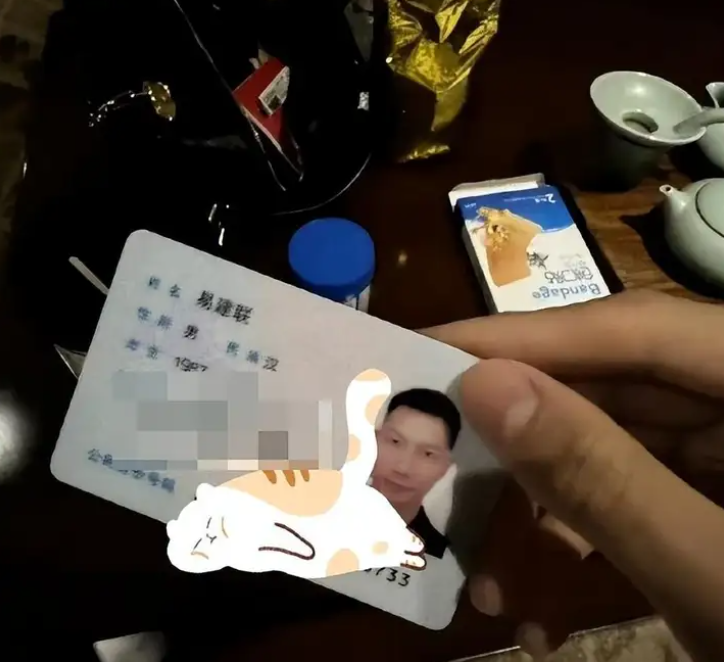 易建联“嫖娼塌房”的背后 为何迟迟不辟谣?(组图)