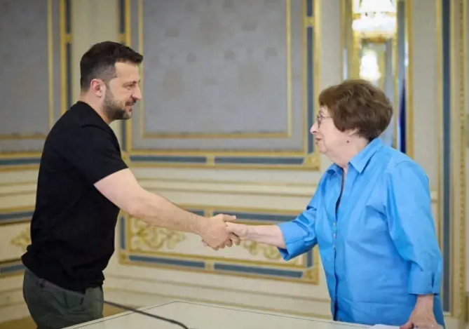 媒体:泽连斯基突然说想谈了,看来与美国大选有关(组图)