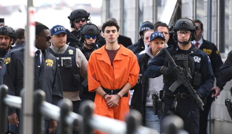 CEO杀手被“游街”!网友:每张照片都像好莱坞大片(图)