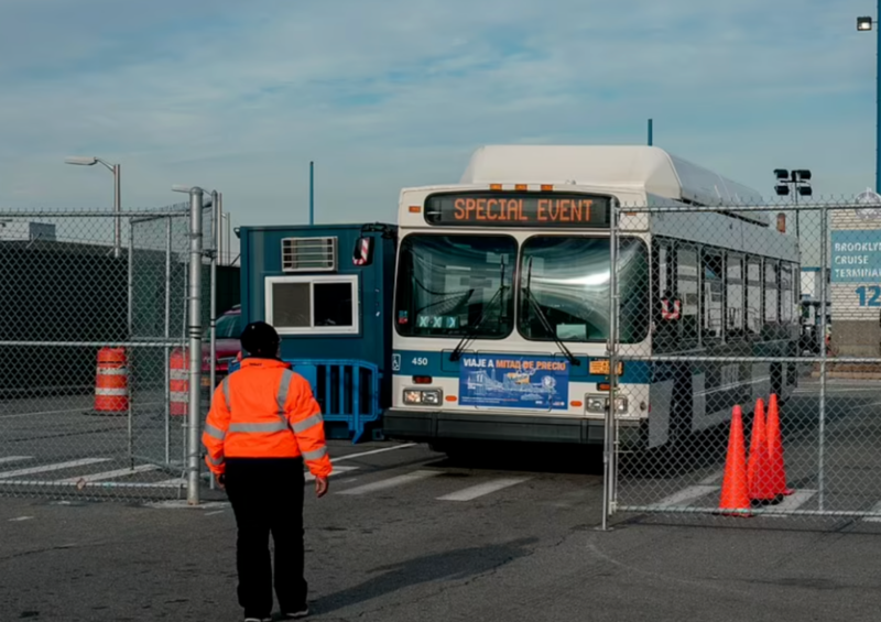 免费吃住要没?大驱逐背景下,纽约40万偷渡客陷恐慌(图)
