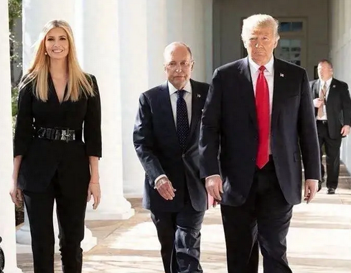 川普当选:“金牌讲师再难要饭”,美国移民重回正轨(图)