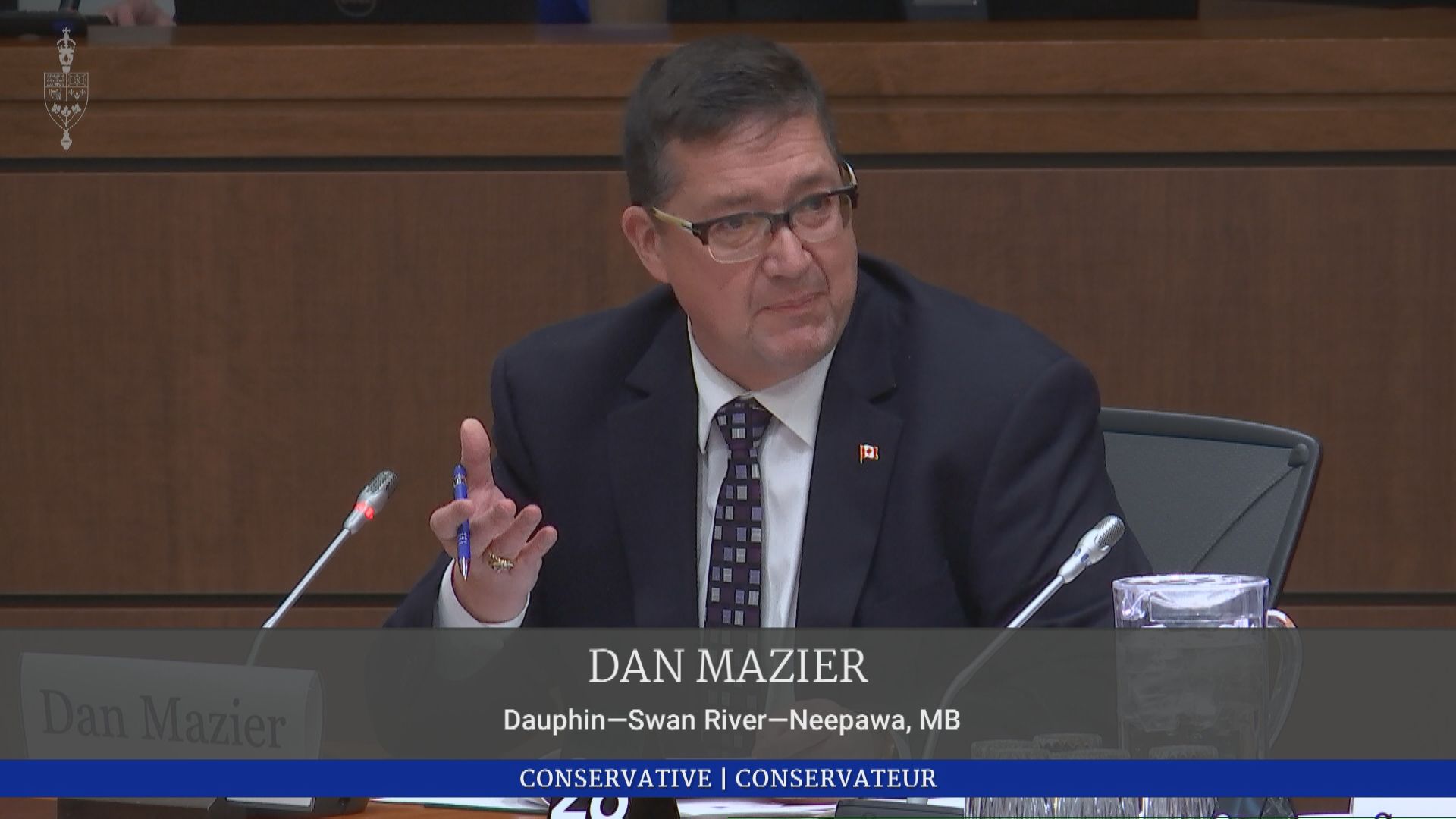 保守党议员，健康小组呼吁调查和大修疫苗支持计划