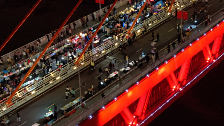 太宠了吧!重庆又为游客封千厮门大桥,还包逛吃逛吃(图)