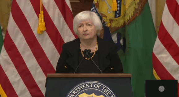 被问美元地位是否稳固 耶伦面前财政部徽章掉了‥(图)